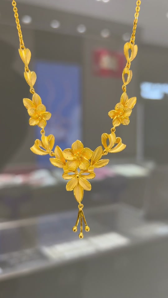 繁花似锦黄金项链 光影间的奢华盛宴